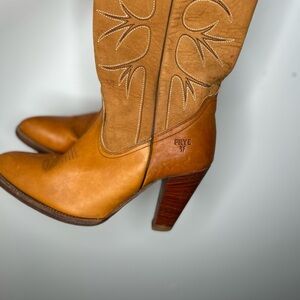 Frye Women's Brown Heeled Boots Vintage